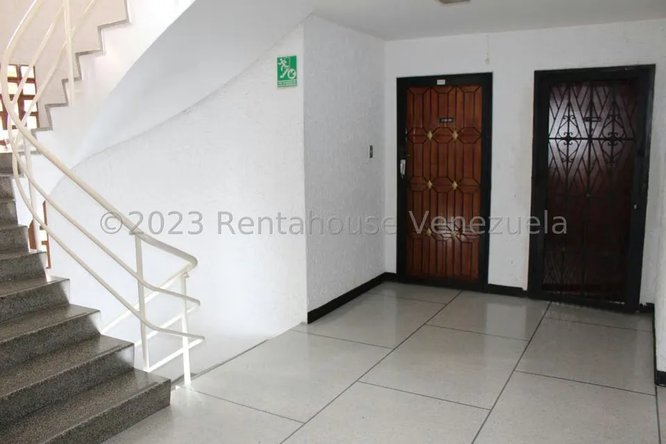 Apartamento (Duplex) en Venta en Cumbres de Curumo, Distrito Metropolitano - 11