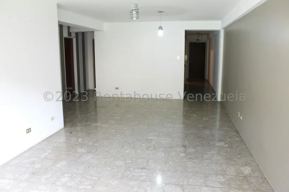 Apartamento (Duplex) en Venta en Cumbres de Curumo, Distrito Metropolitano - 14