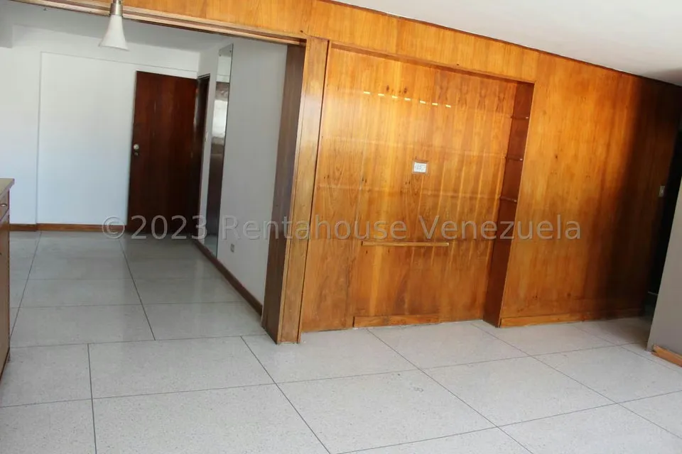 Apartamento (Duplex) en Venta en Cumbres de Curumo, Distrito Metropolitano - 32