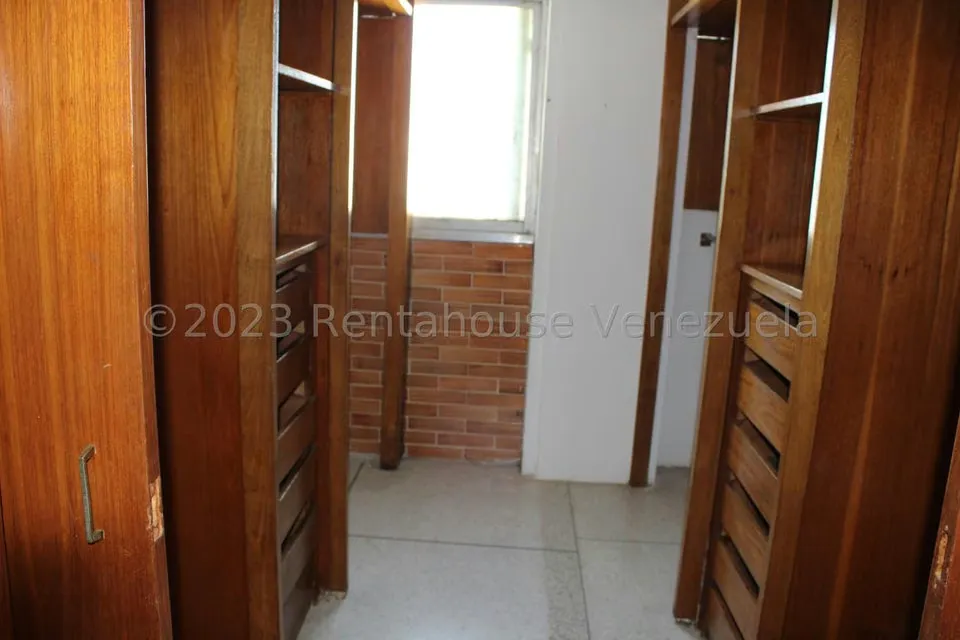 Apartamento (Duplex) en Venta en Cumbres de Curumo, Distrito Metropolitano - 33