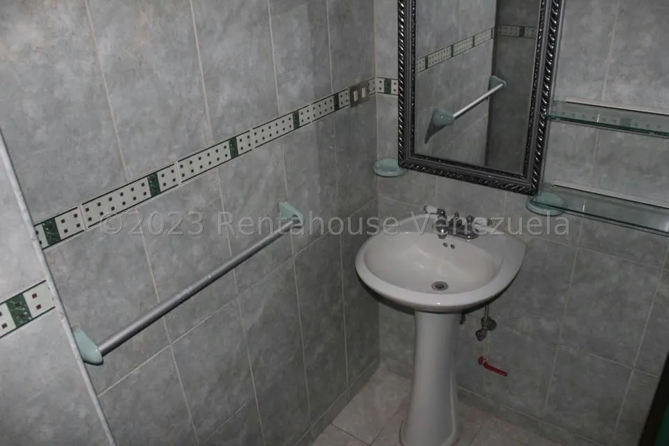 Apartamento (Duplex) en Venta en Cumbres de Curumo, Distrito Metropolitano - 34