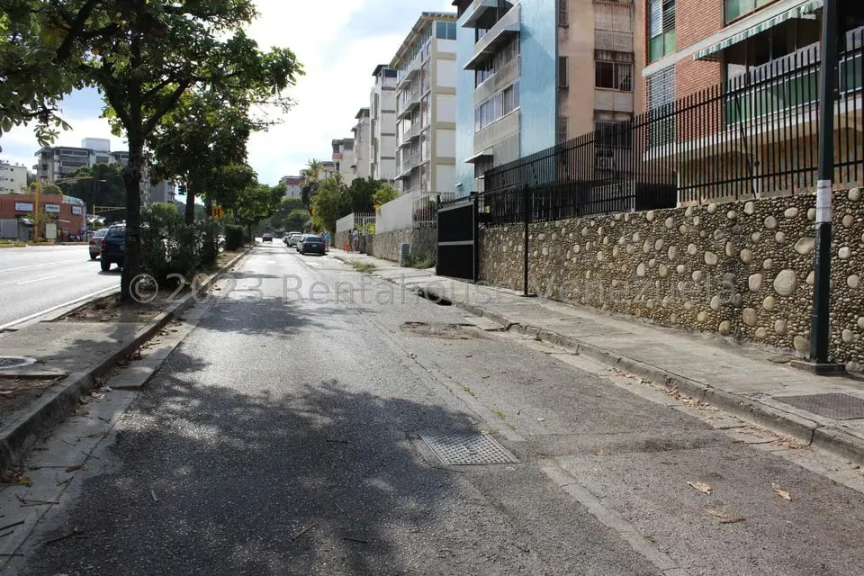 Apartamento (Duplex) en Venta en Cumbres de Curumo, Distrito Metropolitano - 49