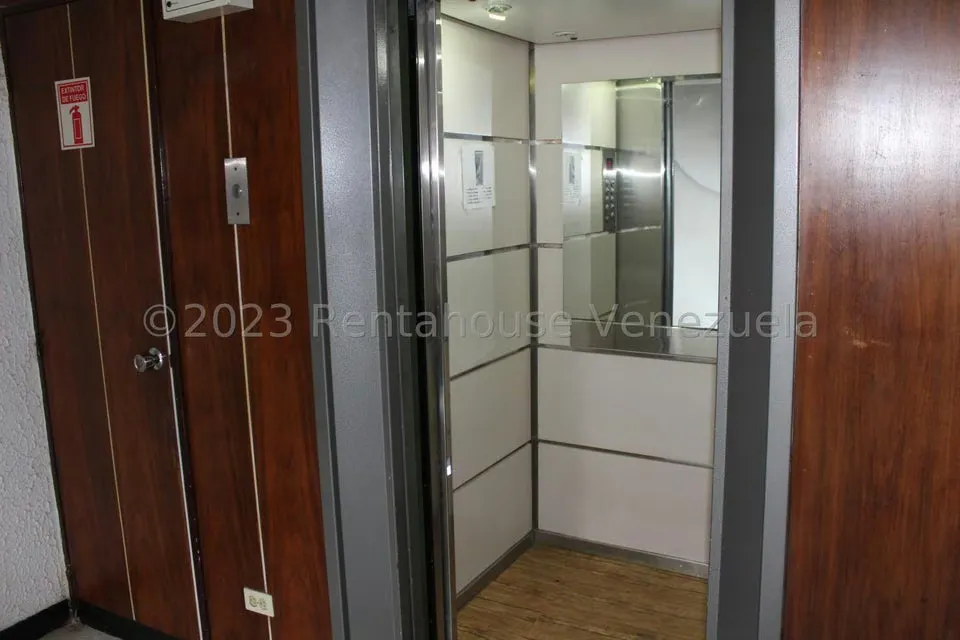 Apartamento (Duplex) en Venta en Cumbres de Curumo, Distrito Metropolitano - 10