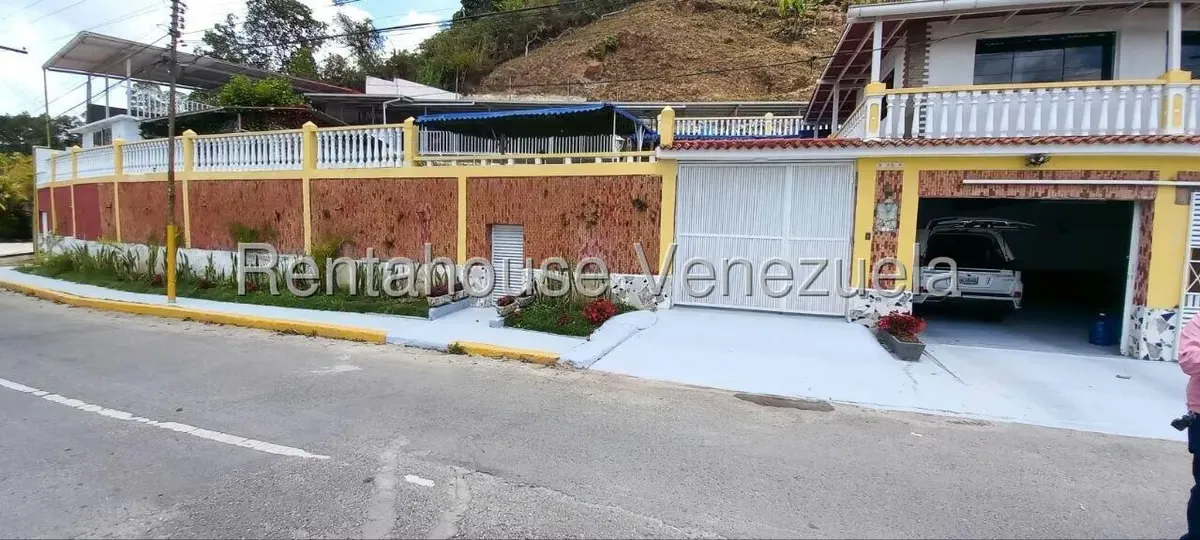 Casa (Multipes Niveles) en Venta en La Rosaleda, Miranda - 2