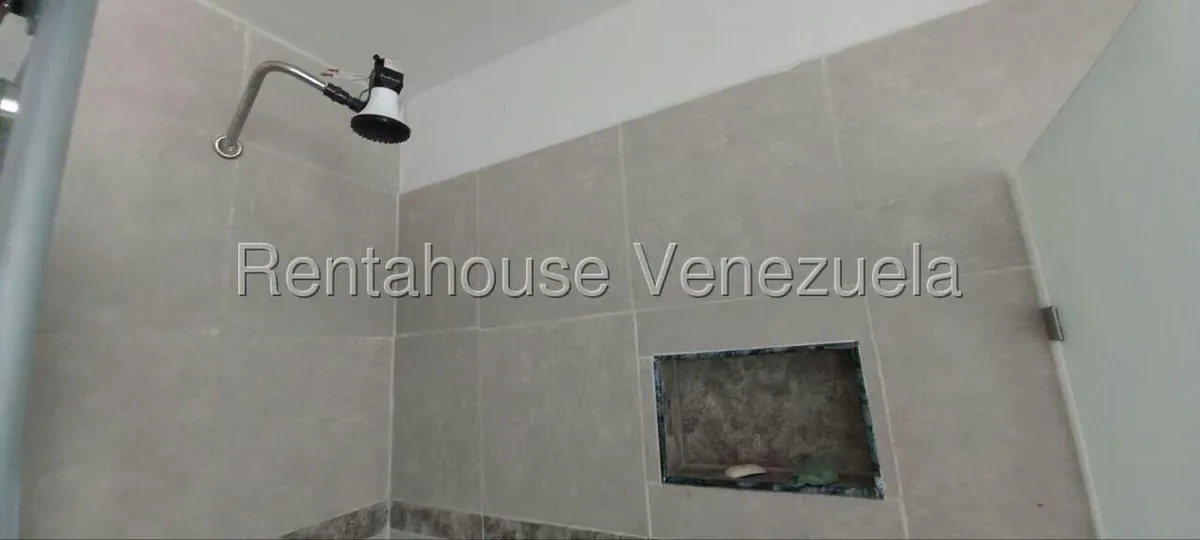 Casa (Multipes Niveles) en Venta en La Rosaleda, Miranda - 46
