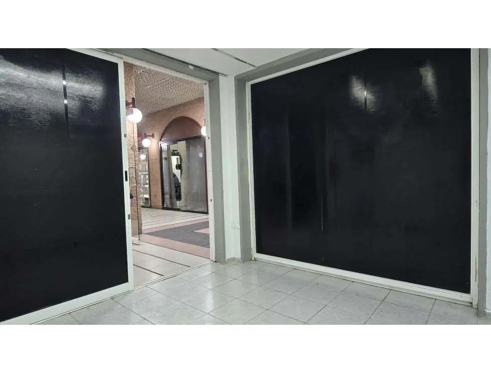 Alquilo local comercial 8m2 C.C. Galerías Prados del Este 3305 - 5