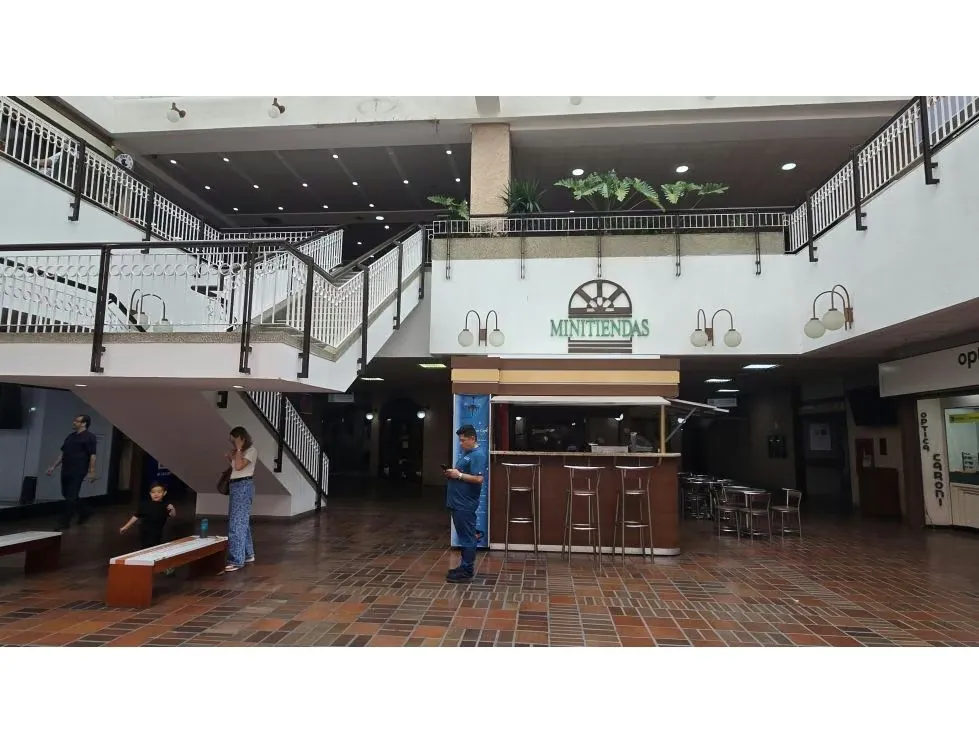 Alquilo local comercial 8m2 C.C. Galerías Prados del Este 3305 - 6