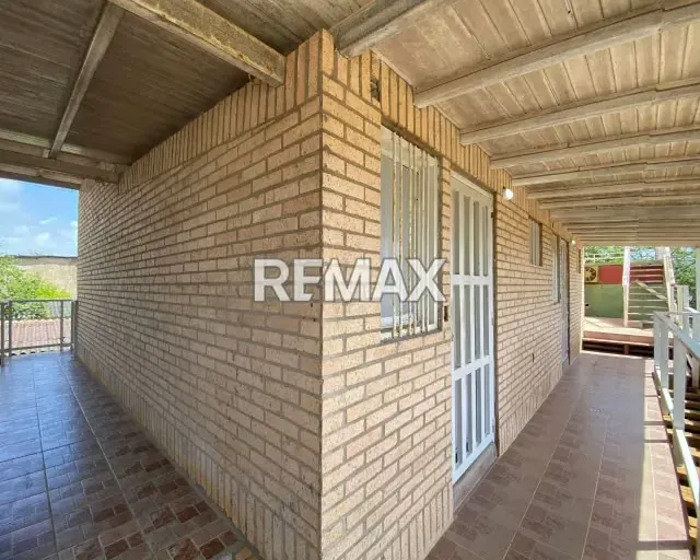 ¡GRAN OPORTUNIDAD COMERCIAL! EN VENTA CASA CON 430M² CON 8 HABITACIONES TIPO ESTUDIO, GALPÓN REFORZADO Y EXCELENTE UBICACIÓN RESIDENCIAL CERCA DEL MAR. ¡HAZ CRECER TU NEGOCIO HOY! - 13