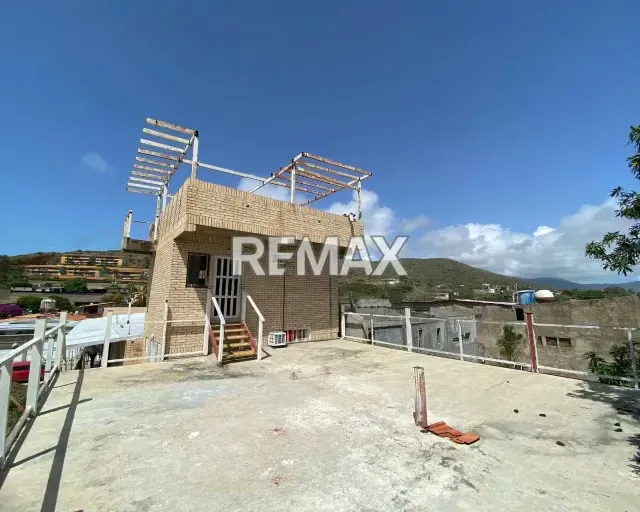 ¡GRAN OPORTUNIDAD COMERCIAL! EN VENTA CASA CON 430M² CON 8 HABITACIONES TIPO ESTUDIO, GALPÓN REFORZADO Y EXCELENTE UBICACIÓN RESIDENCIAL CERCA DEL MAR. ¡HAZ CRECER TU NEGOCIO HOY! - 17