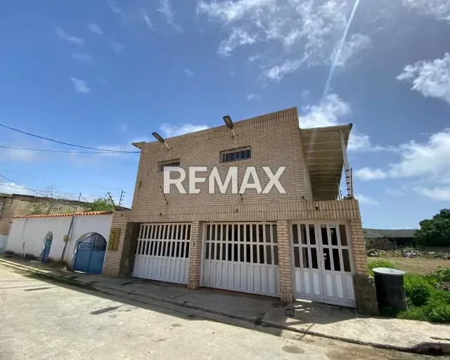¡GRAN OPORTUNIDAD COMERCIAL! EN VENTA CASA CON 430M² CON 8 HABITACIONES TIPO ESTUDIO, GALPÓN REFORZADO Y EXCELENTE UBICACIÓN RESIDENCIAL CERCA DEL MAR. ¡HAZ CRECER TU NEGOCIO HOY! - 20