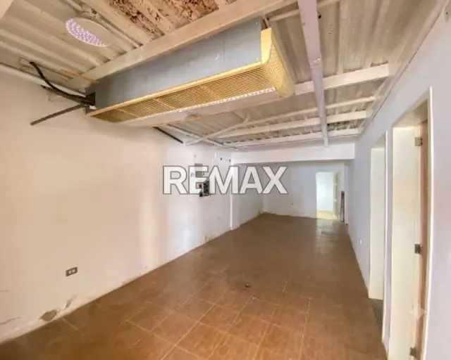 ¡GRAN OPORTUNIDAD COMERCIAL! EN VENTA CASA CON 430M² CON 8 HABITACIONES TIPO ESTUDIO, GALPÓN REFORZADO Y EXCELENTE UBICACIÓN RESIDENCIAL CERCA DEL MAR. ¡HAZ CRECER TU NEGOCIO HOY! - 4