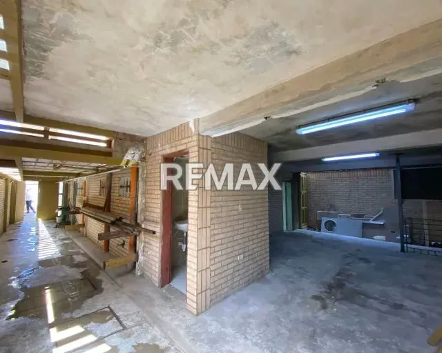 ¡GRAN OPORTUNIDAD COMERCIAL! EN VENTA CASA CON 430M² CON 8 HABITACIONES TIPO ESTUDIO, GALPÓN REFORZADO Y EXCELENTE UBICACIÓN RESIDENCIAL CERCA DEL MAR. ¡HAZ CRECER TU NEGOCIO HOY! - 9