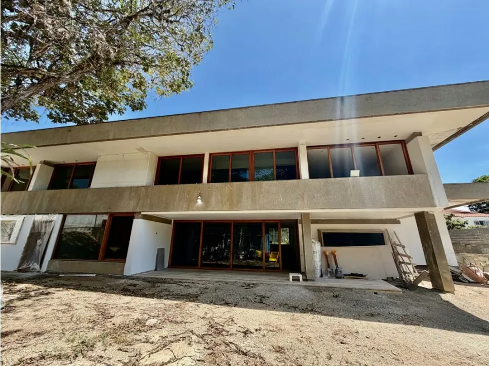 Se vende casa 750m2 4h+s+ch/6b/6p Prados del Este