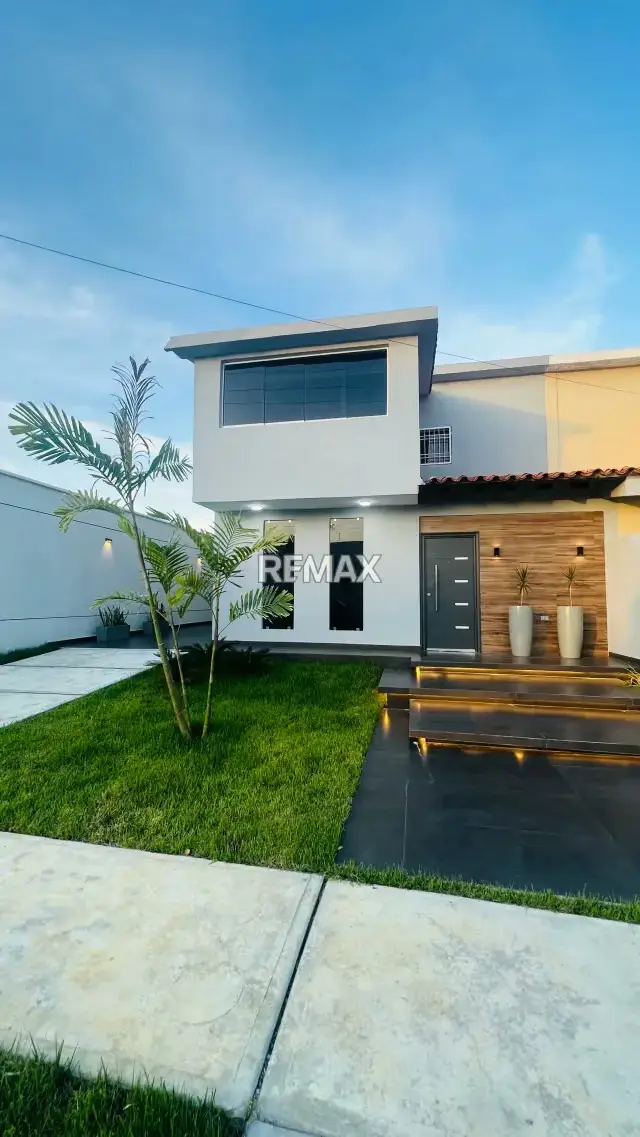EN VENTA TOWN HOUSE MODERNO A ESTRENAR EN LA URBANIZACION LA ZARAGOZA, ARAURE