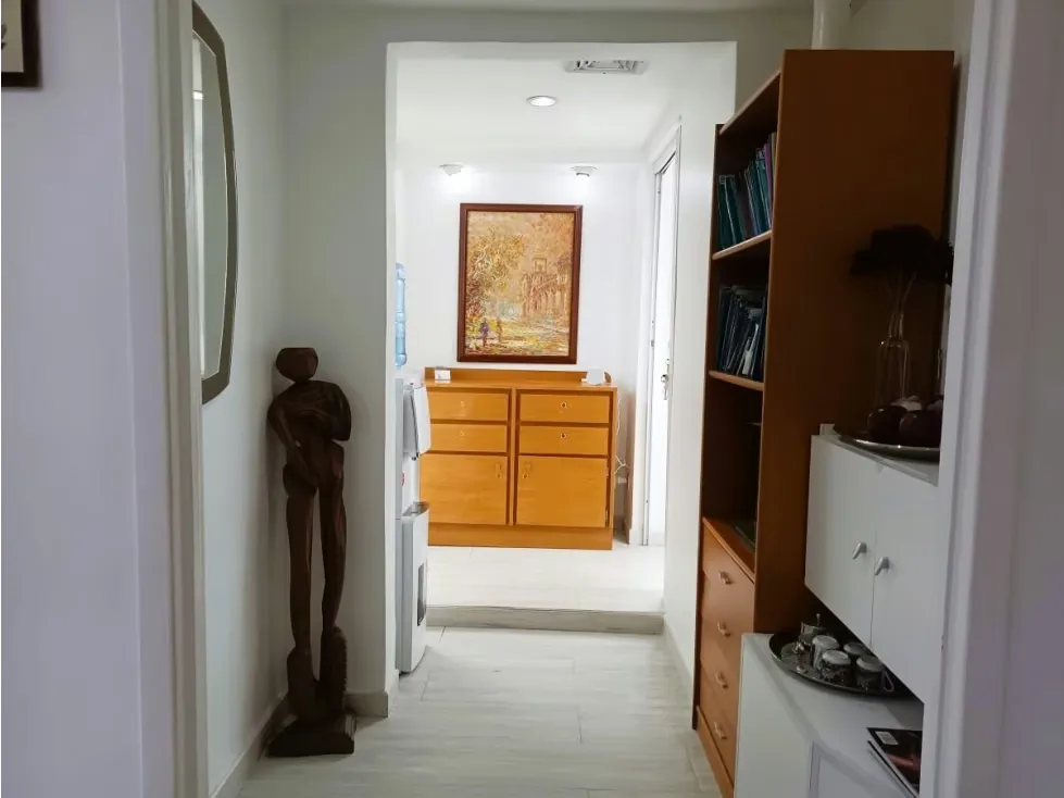 Vendo consultorio/fondo 65m2 Las Mercedes 6742 - 4