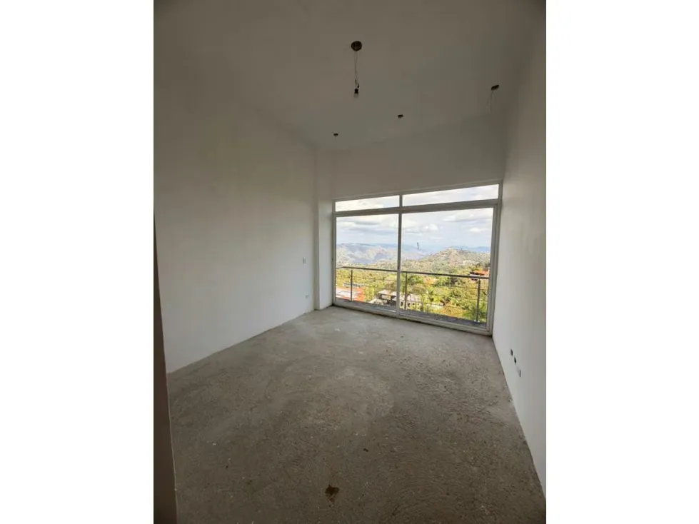 SE VENDE CASA EN ALTO HATILLO DE 1.010MTS2 - 12