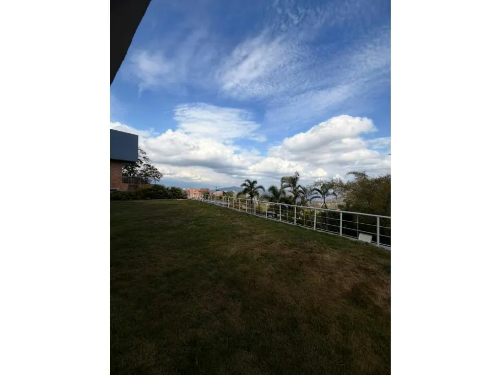 SE VENDE CASA EN ALTO HATILLO DE 1.010MTS2 - 27