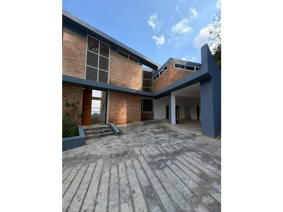 SE VENDE CASA EN ALTO HATILLO DE 1.010MTS2 - 28