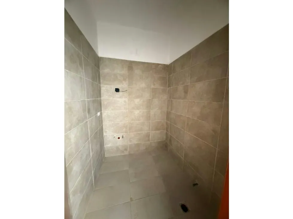 SE VENDE CASA EN ALTO HATILLO DE 1.010MTS2 - 5
