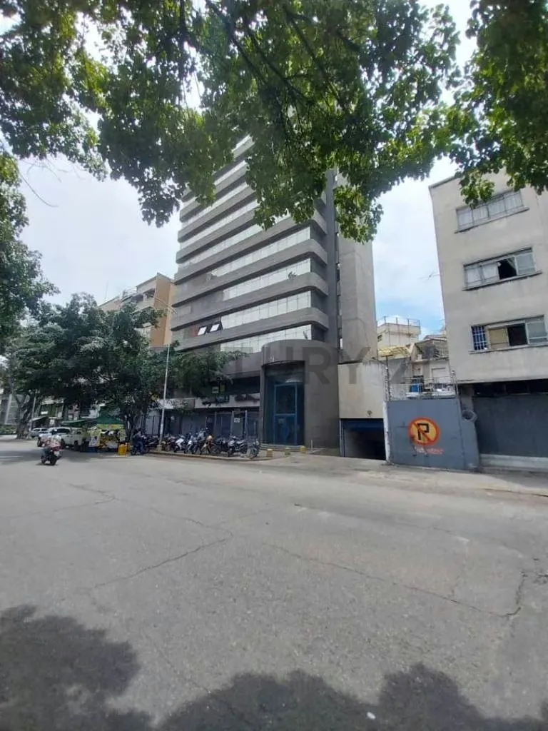 Alquiler de Consultorio Profesional al final de la Avenida Casanova
