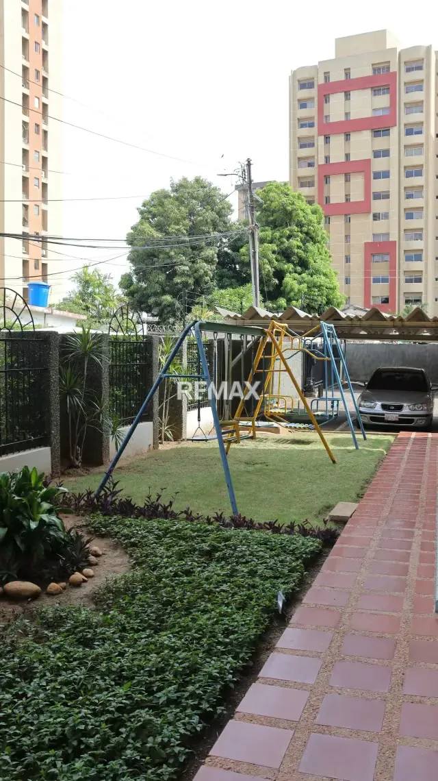 APARTAMENTO EN VENTA EDIF. JACKIE SEMI AMOBLADO