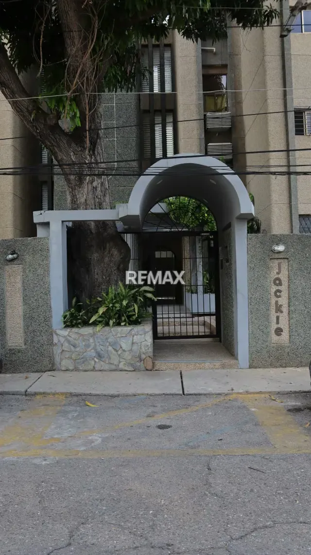 APARTAMENTO EN VENTA EDIF. JACKIE SEMI AMOBLADO - 14