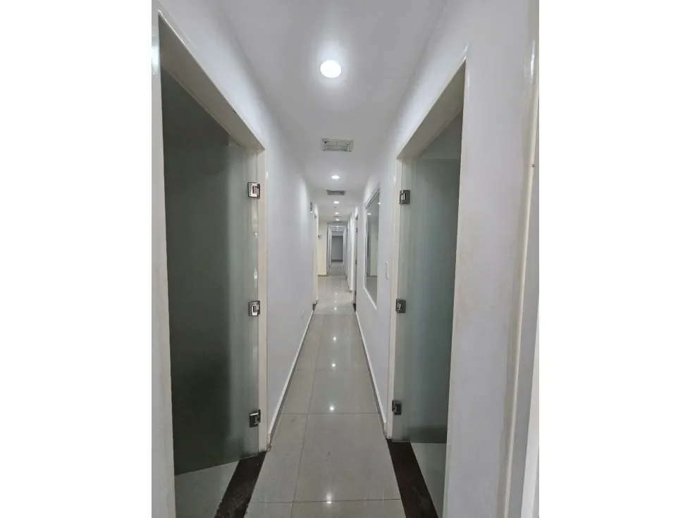 Alquilo edificio comercial triplex 580m2 Campo Claro 1131