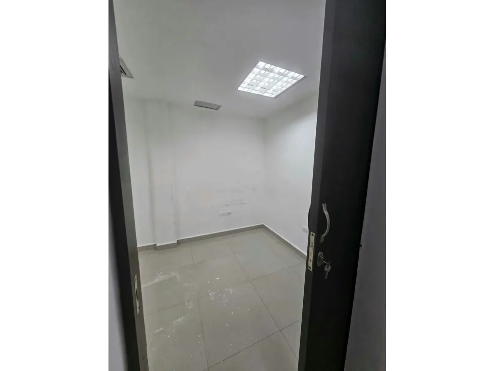 Alquilo edificio comercial triplex 580m2 Campo Claro 1131 - 11