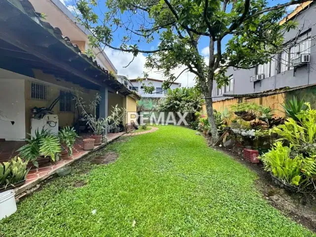 EN VENTA CASA DOBLE PROPÓSITO DE 2 NIVELES Pueblo nuevo av España