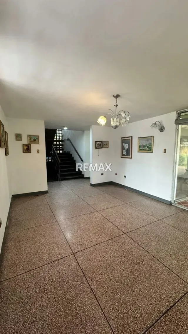EN VENTA CASA DOBLE PROPÓSITO DE 2 NIVELES Pueblo nuevo av España - 4