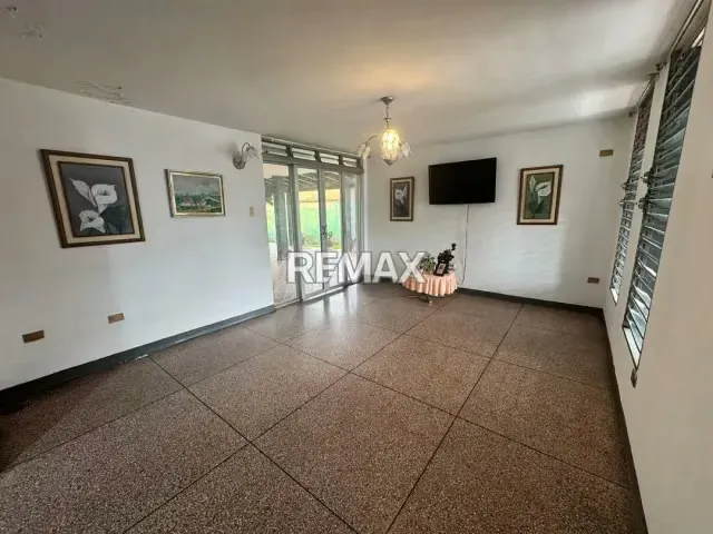 EN VENTA CASA DOBLE PROPÓSITO DE 2 NIVELES Pueblo nuevo av España - 5
