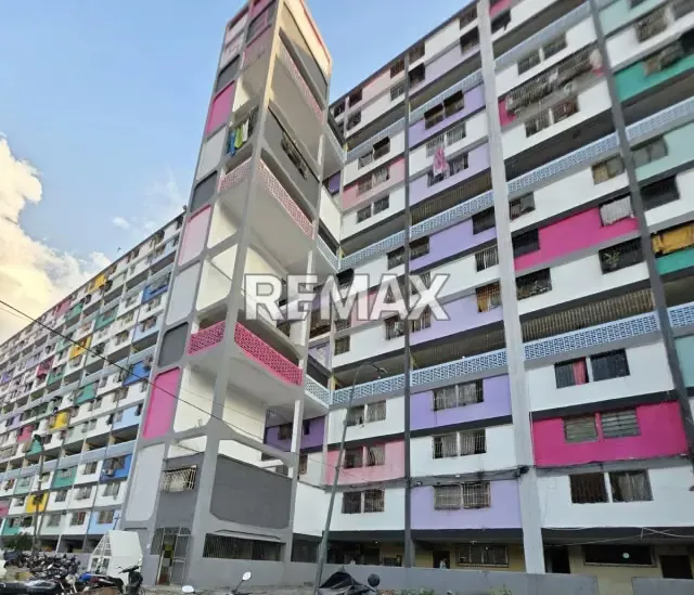 Apartamento para remodelar en el 23 de Enero La Sierra