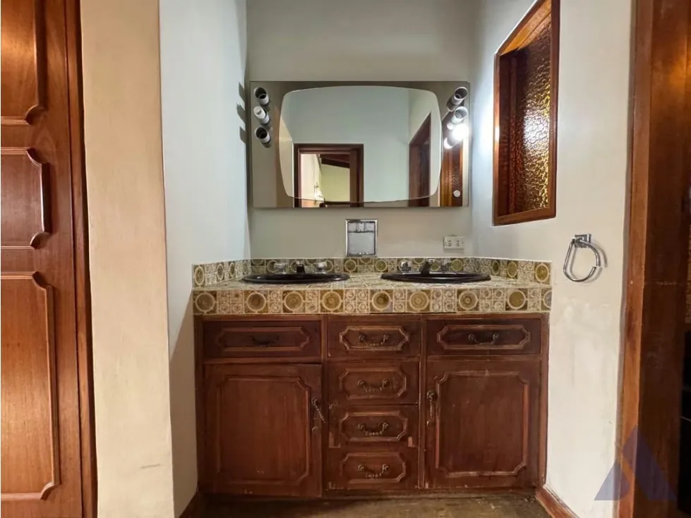 Vendo casa 440m2 La Lagunita 7070 - 7