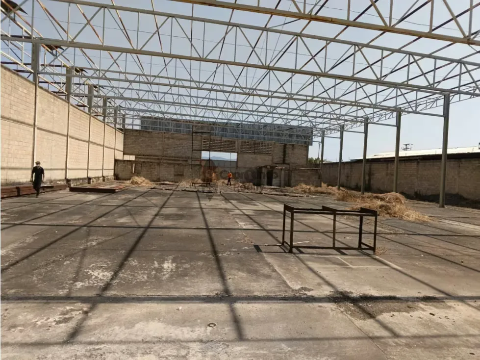 Terreno Industrial de 1.500 m² TCL T 9936470