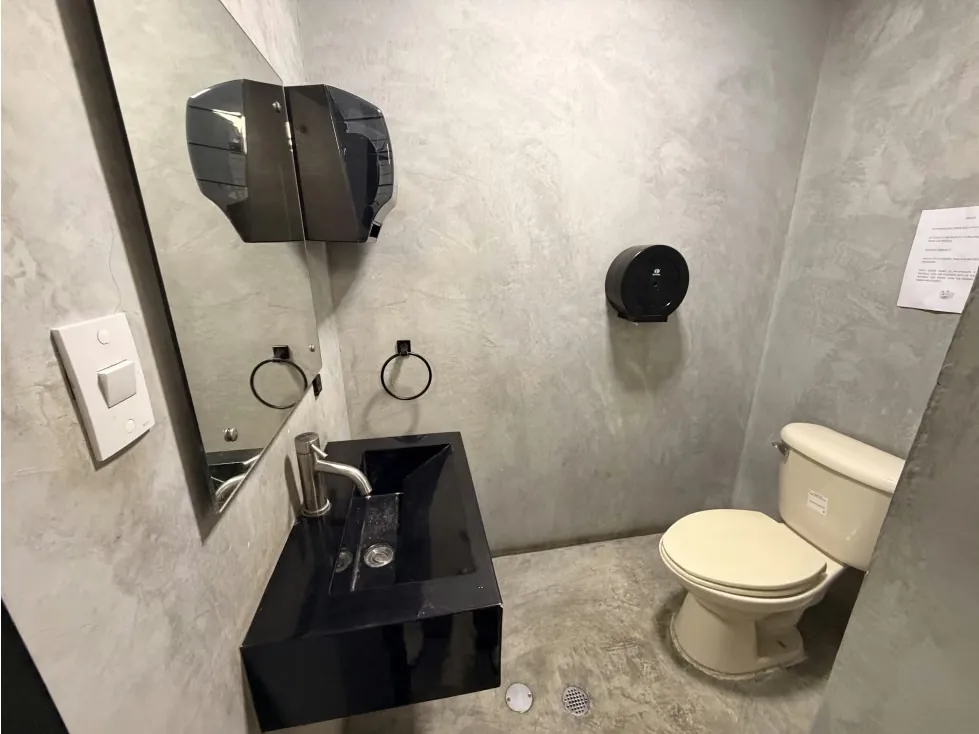 Vendo/alquilo oficina 234m2 Torre Roraima 8272 - 2