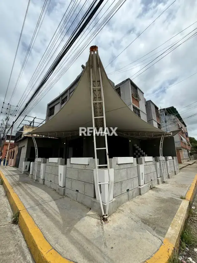 SE VENDE LOCAL COMERCIAL EN PUERTO CABELLO.