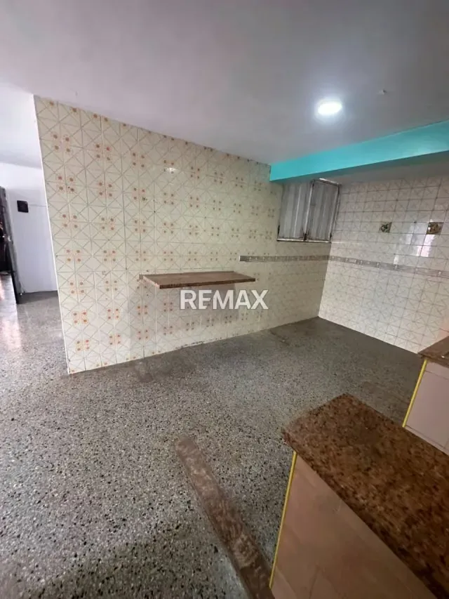 En Venta Amplio Apartamento por Inversion al Oeste de Barquisimeto Urbanizacion El Obelisco - 11