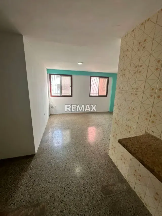 En Venta Amplio Apartamento por Inversion al Oeste de Barquisimeto Urbanizacion El Obelisco - 5