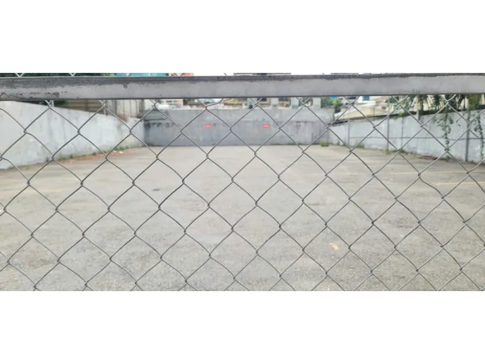 Vendo local 800m2 Las Mercedes 5944 - 6