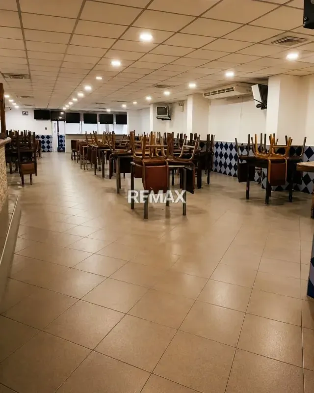 EN VENTA LOCAL COMERCIAL, AV. FUERZAS ARMADAS, CARACAS - 12