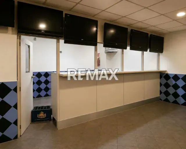 EN VENTA LOCAL COMERCIAL, AV. FUERZAS ARMADAS, CARACAS - 13