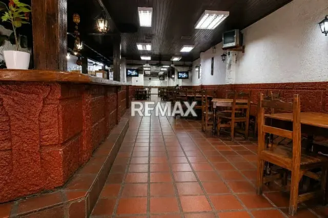EN VENTA LOCAL COMERCIAL, AV. FUERZAS ARMADAS, CARACAS - 2