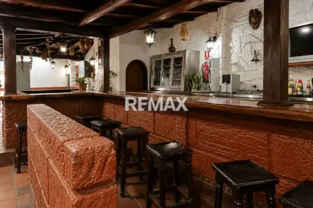 EN VENTA LOCAL COMERCIAL, AV. FUERZAS ARMADAS, CARACAS - 3