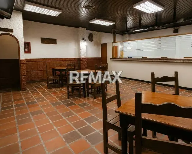 EN VENTA LOCAL COMERCIAL, AV. FUERZAS ARMADAS, CARACAS - 5