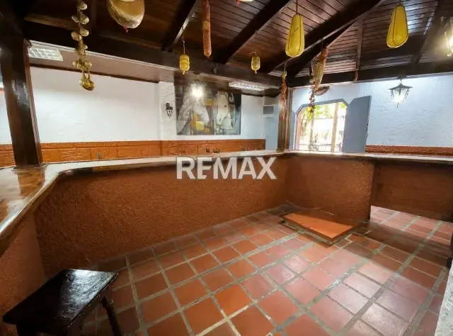 EN VENTA LOCAL COMERCIAL, AV. FUERZAS ARMADAS, CARACAS - 7