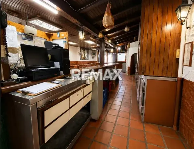EN VENTA LOCAL COMERCIAL, AV. FUERZAS ARMADAS, CARACAS - 8