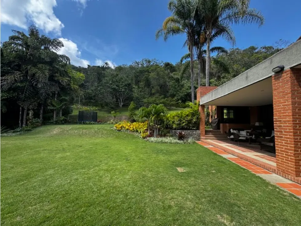 Ofrezco en venta ESPECTACULAR casa en Los Secaderos de LA TRINIDAD - 2