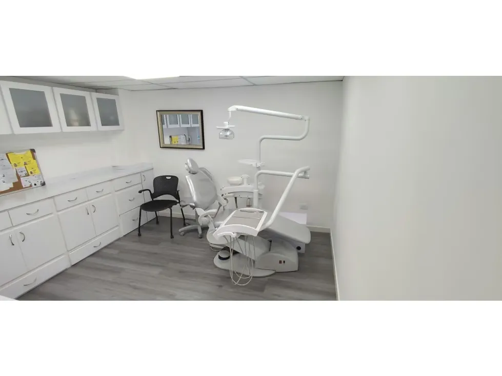 EN ALQUILER Consultorio Médico y Odontológico Equipado en el C.C.C.T. - 10