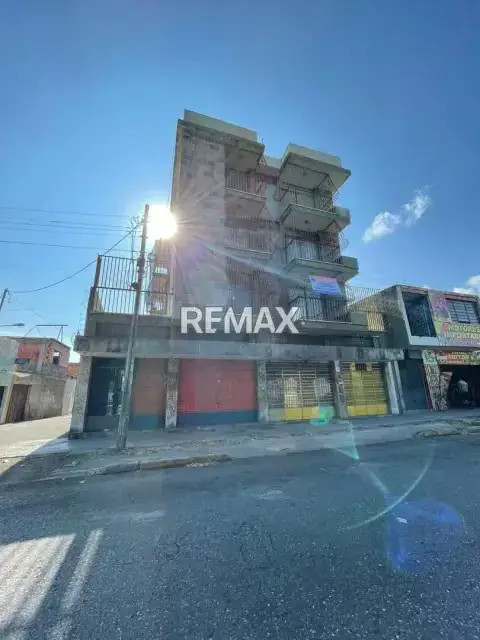 En Venta Edificio Comercial en plena 42 Zona de alto tráfico 1000mt2 de terreno
