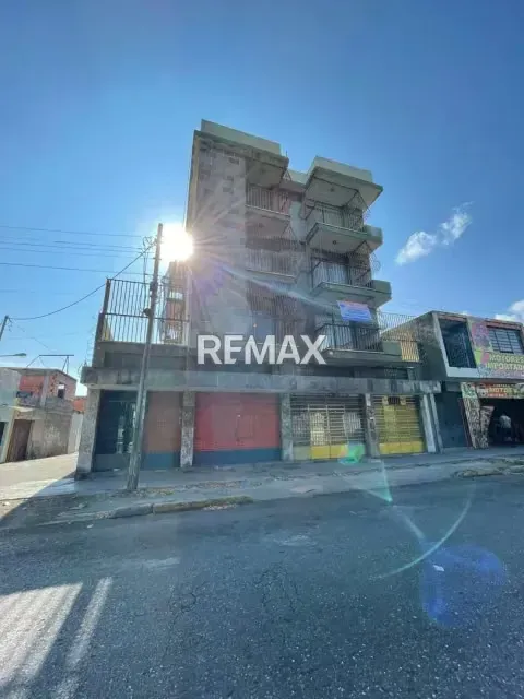En Venta Edificio Comercial en plena 42 Zona de alto tráfico 1000mt2 de terreno